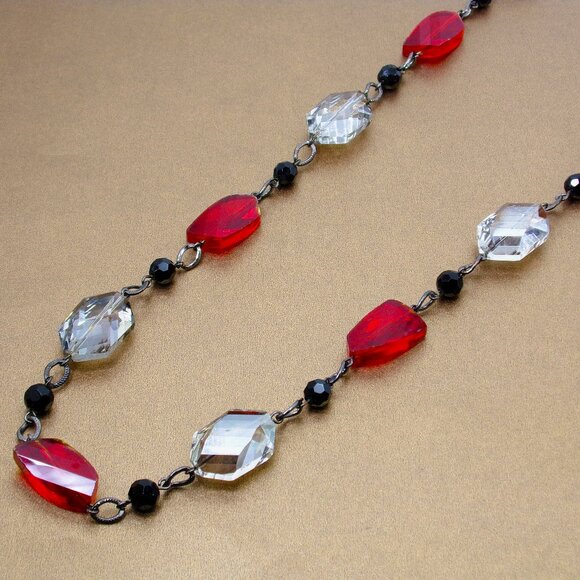 Red, black and gray glass bead necklace an earring set made with gray oval links - Picture 8 of 12